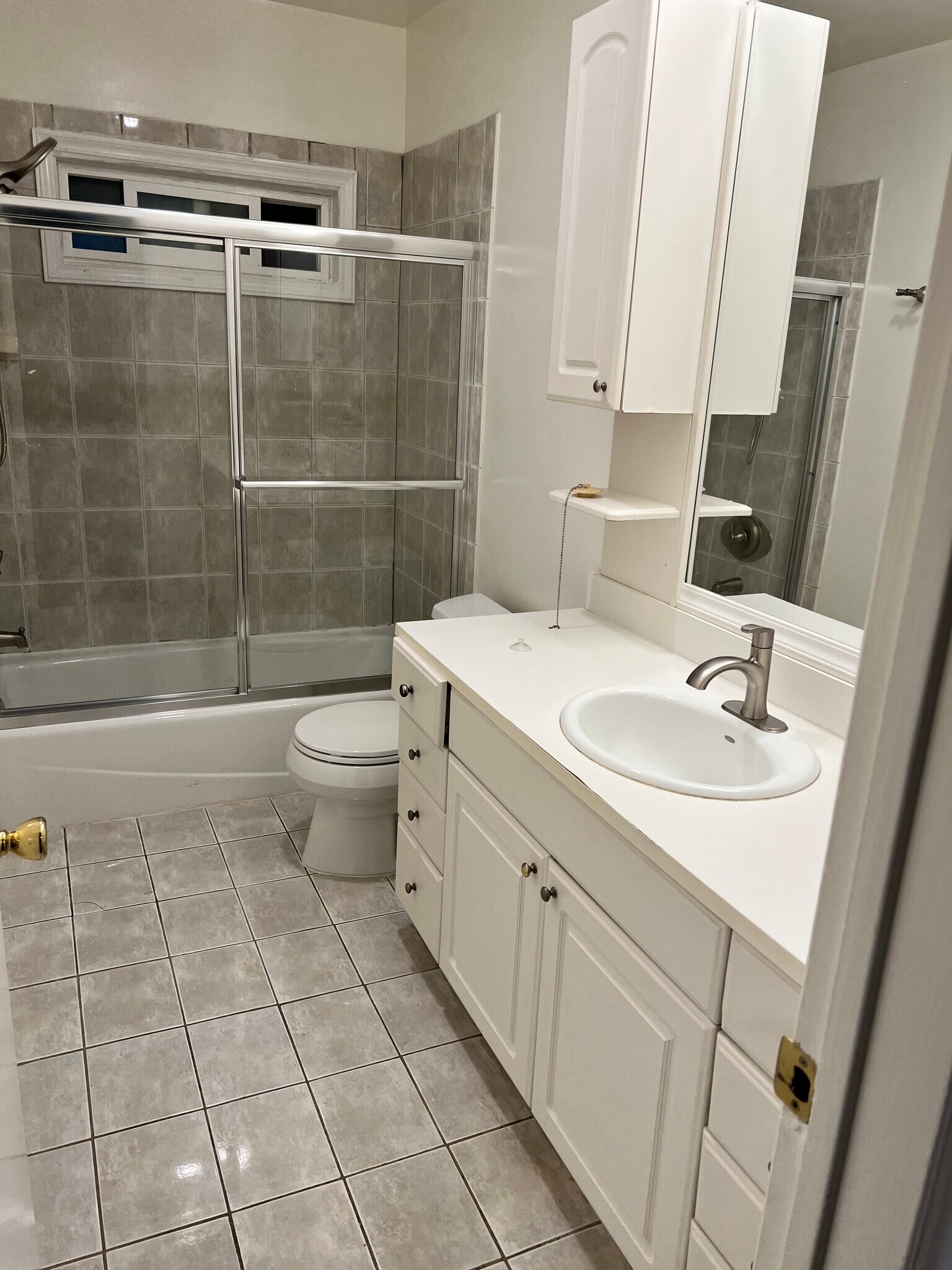 Toilet Brand, Faucet, Shower Brand New - 1437 Plumas St