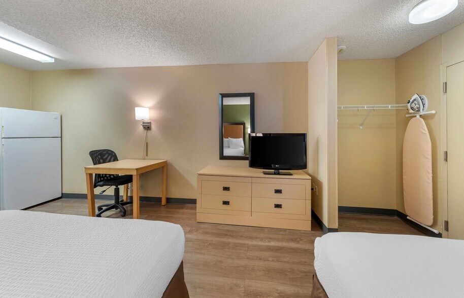 Building Photo - Furnished Studio-Bakersfield - California ...