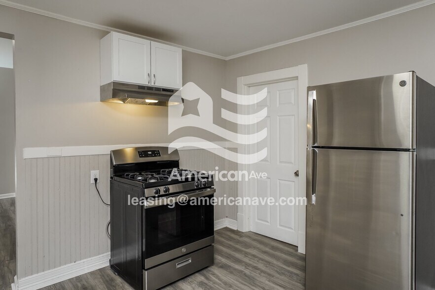 Building Photo - 645 Lynn St