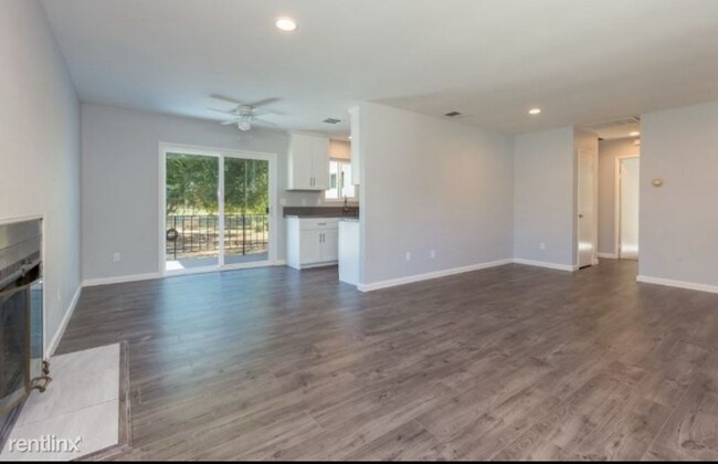 Building Photo - 8861 Olive Dr