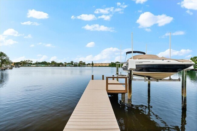 Building Photo - 8848 Sunlit Cove Dr NE
