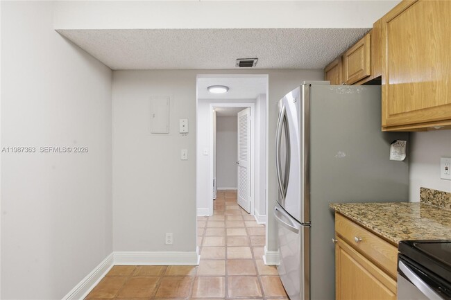 Building Photo - 2500 Parkview Dr