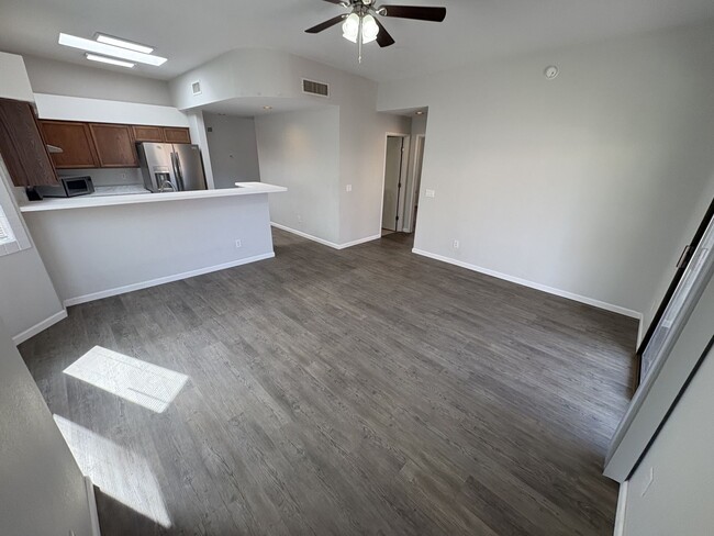 Building Photo - Rita Ranch Vail School District Single story home