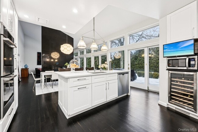 Building Photo - 6 Carol Ln