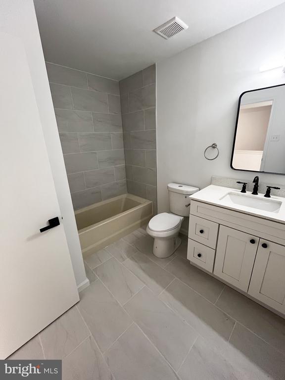 Building Photo - 719 Hunters Run