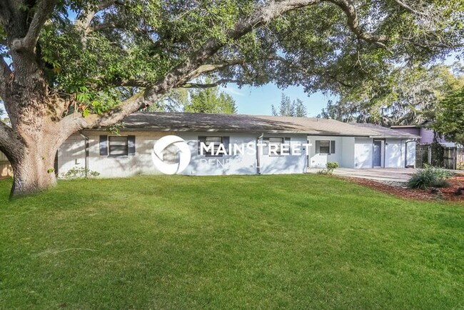 Building Photo - 3 Bedroom Pet-Friendly Home in EUSTIS, FL with Main Street Renewal