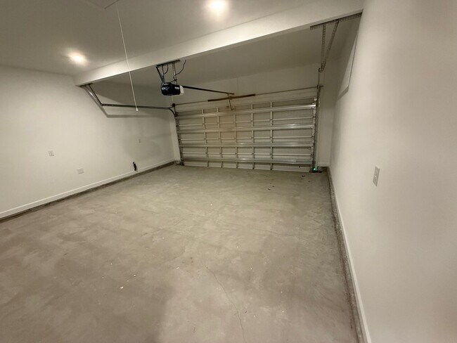 Building Photo - Brand New 3/2 home with fenced yard