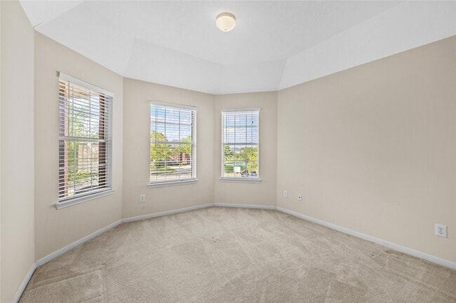 Building Photo - 1111 Blue Leaf Dr