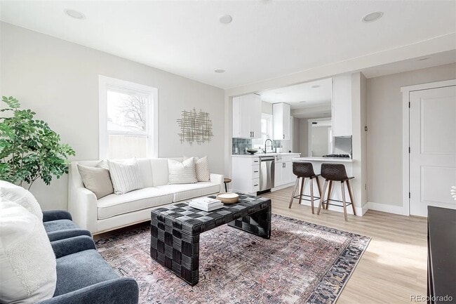 Building Photo - 645 Newton St