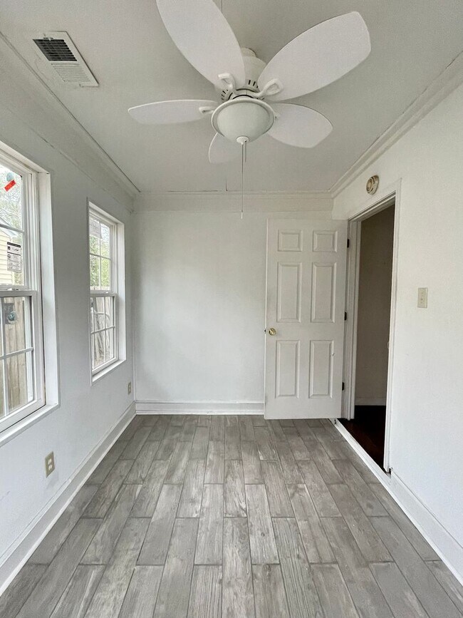 Building Photo - Rosewood