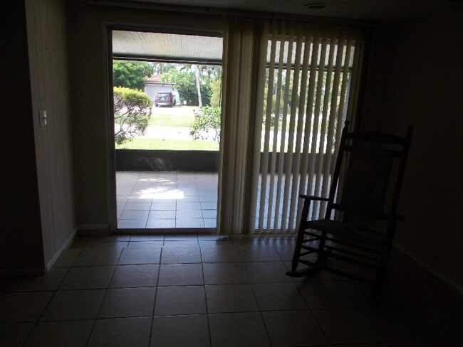 Building Photo - 4261 Island Cir