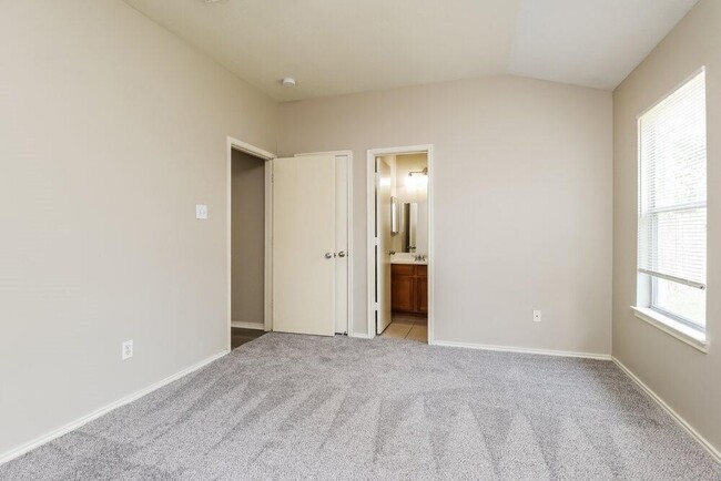 Building Photo - 7315 Winter Song Dr