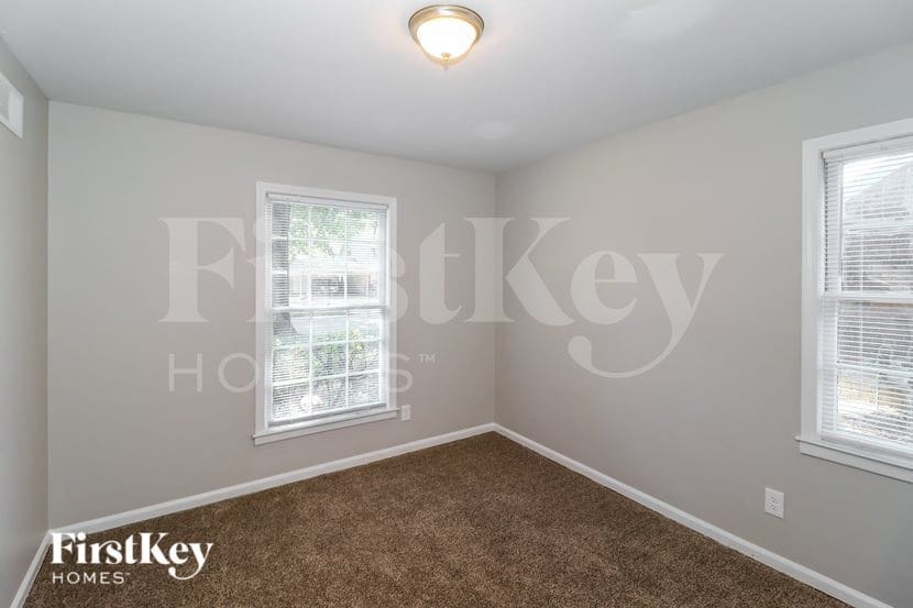 Building Photo - 5130 Kingswood Cir