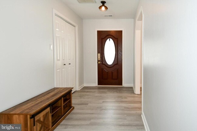 Building Photo - 10049 Meleen Dr