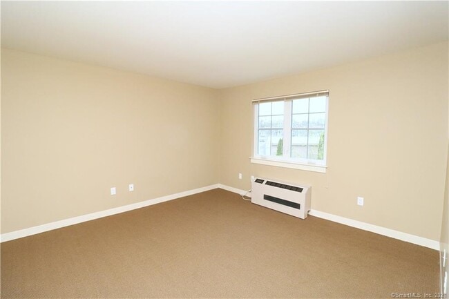 Building Photo - 128 Custer St