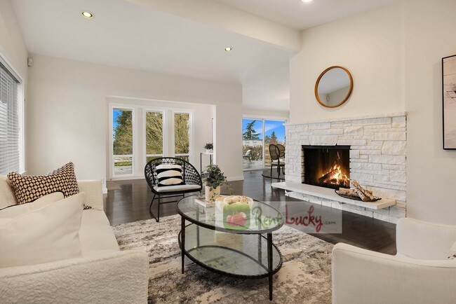 Building Photo - VIEWS, VIEWS, VIEWS!! Stunning & LARGE 4-B...