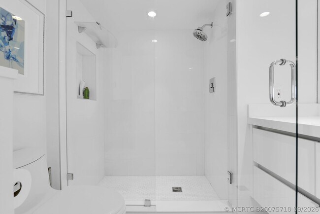 Building Photo - 550 S Ocean Blvd