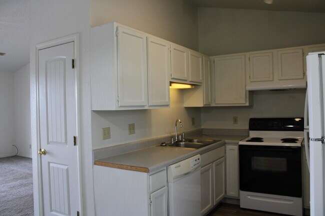 Building Photo - 103 Sweet Gum