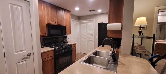 Building Photo - Monterra Delight on Main floor fully furni...