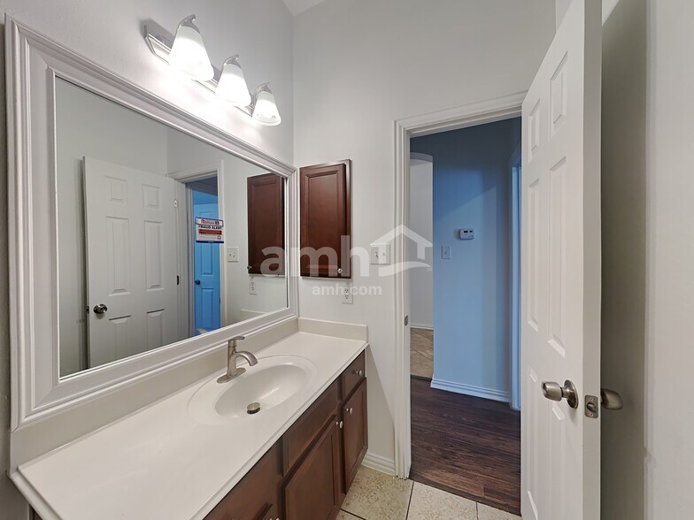 Building Photo - 2914 Crescent Oaks Park Ln