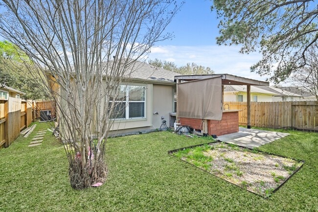 Building Photo - 24307 Silver Maple Dr