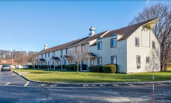 Building Photo - Spacious Two-Bedroom Apartment