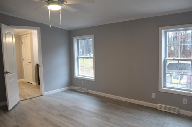 Building Photo - 6 Laura Ln