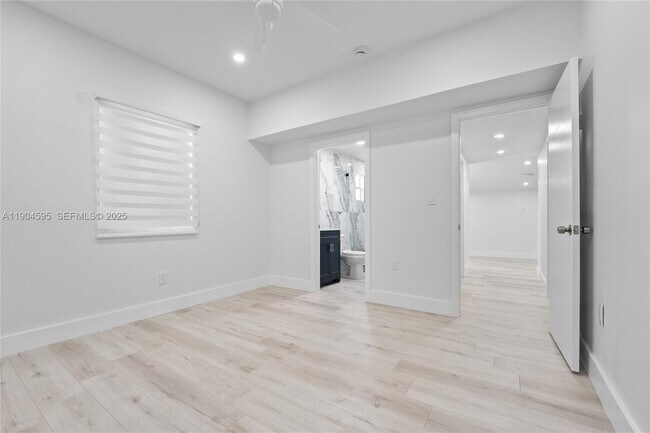 Building Photo - 129 SW 9th Ave