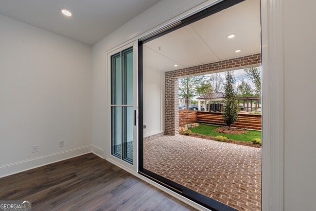 Building Photo - 10744 Davis Dr