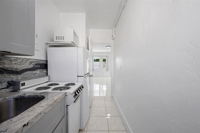 Building Photo - 550 NE 82nd Terrace