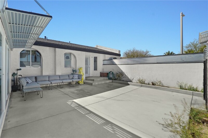 Building Photo - 3291 N Sandspring Dr