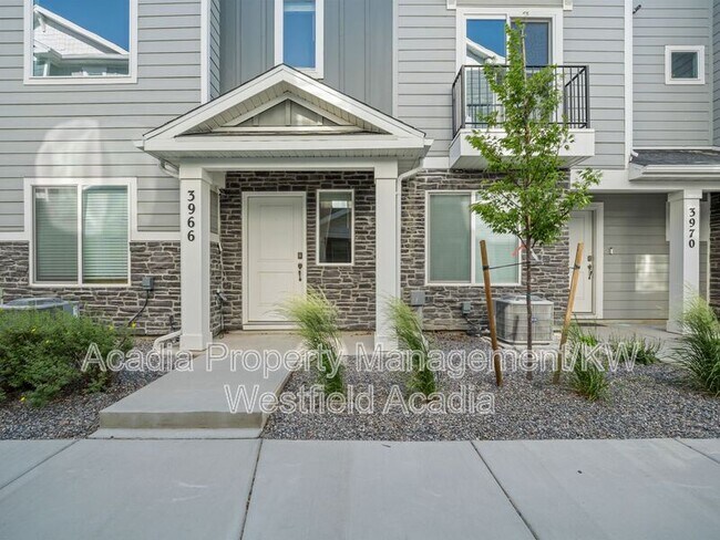 Primary Photo - 3966 N Eagle Point Ln