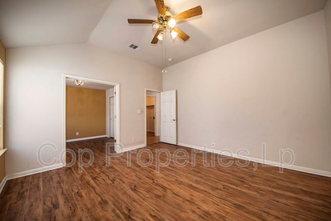 Building Photo - 8422 Whitebrush