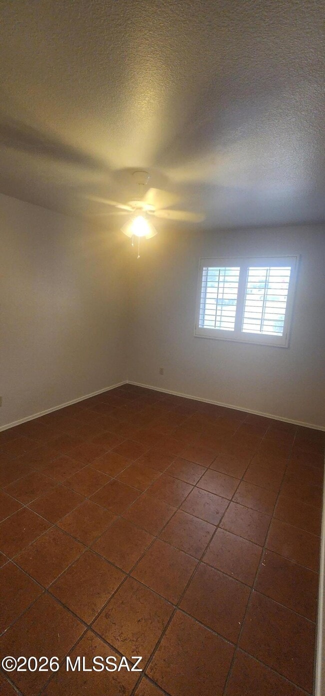 Building Photo - 71 E Windhill Dr