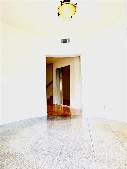 Building Photo - 1211 Del Rey Ave