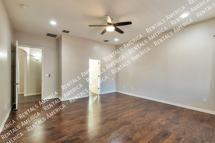 Building Photo - 561 E Via Puente De La Lluvia