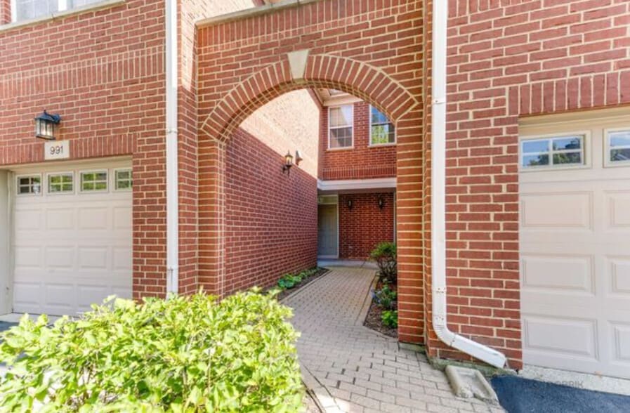 Building Photo - 958 Kensington Dr