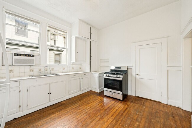 Building Photo - 514 E Park Ave
