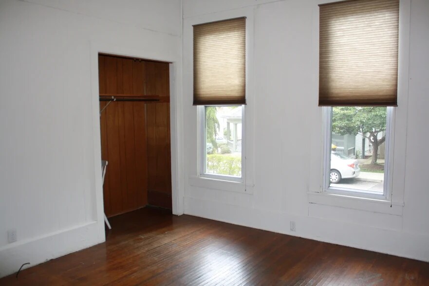 Building Photo - 401 S Dunn St