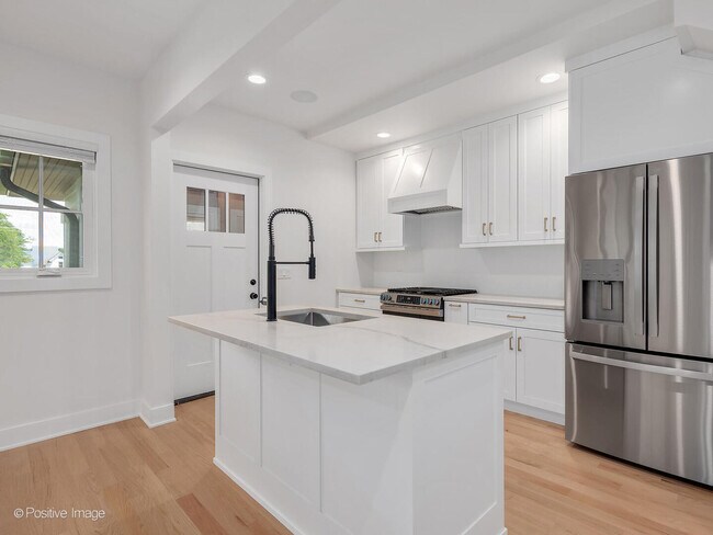 Building Photo - 35 7th Ave