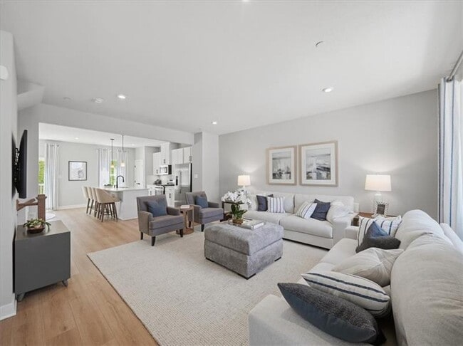 Building Photo - 201 Yellowwood Ct