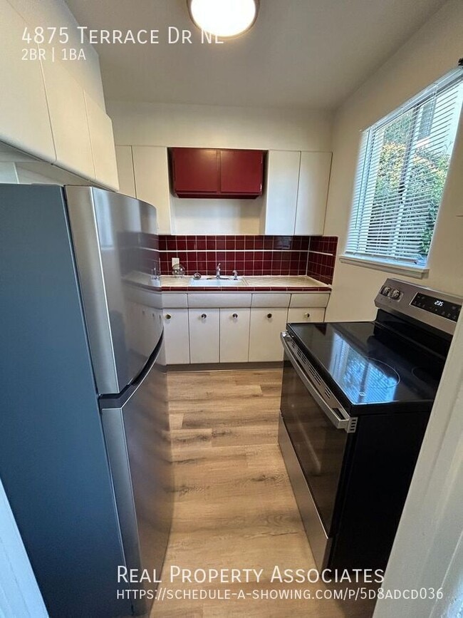 Building Photo - 4875 Terrace Dr NE