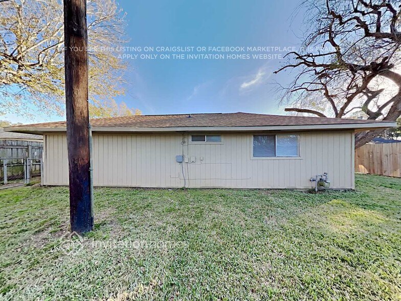 Building Photo - 15834 Fox Springs Dr