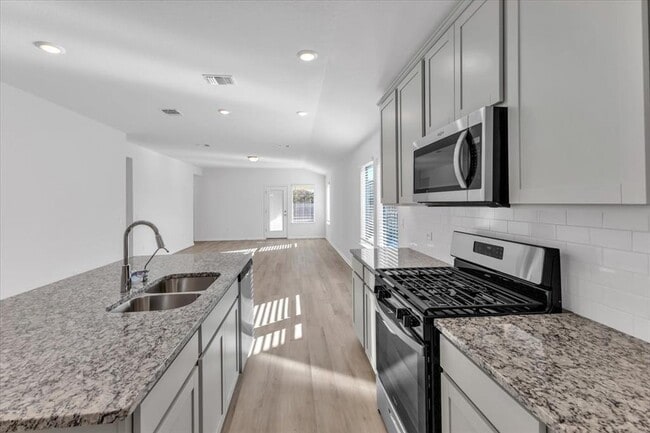 Building Photo - 5009 Hazelnut Ln