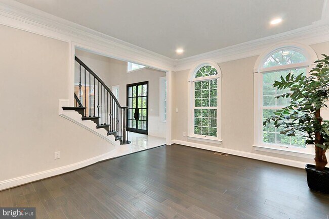 Building Photo - 6526 Dearborn Dr