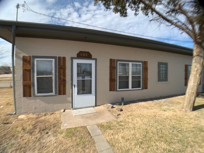 Building Photo - Trendy 2 Bedroom, Downtown Moore