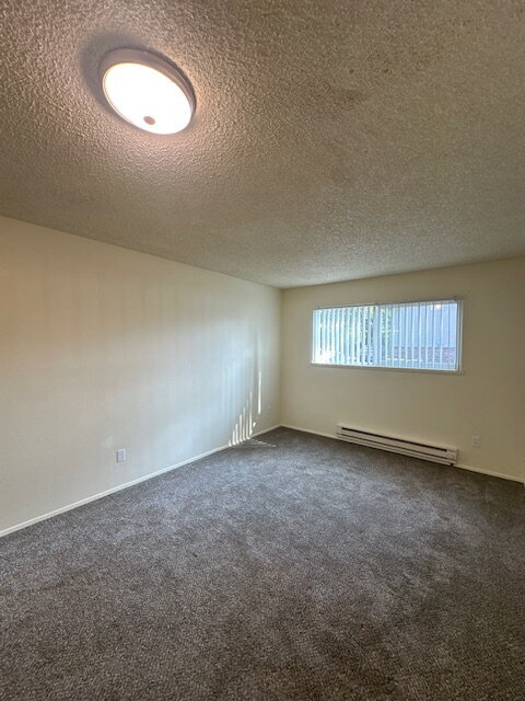 Building Photo - 2-Bedroom Apartment, 1.5 Bath, Downstairs,...
