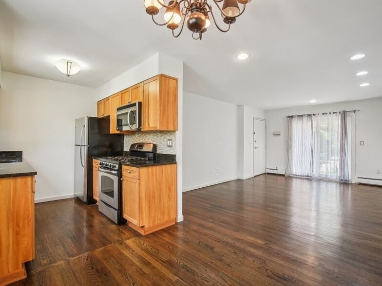 Updated kitchen - 39 Harrison Ave