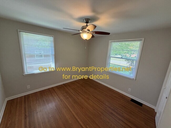 Building Photo - 720 Robert Burns Dr