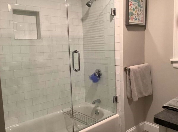 Building Photo - 14 Chilton St